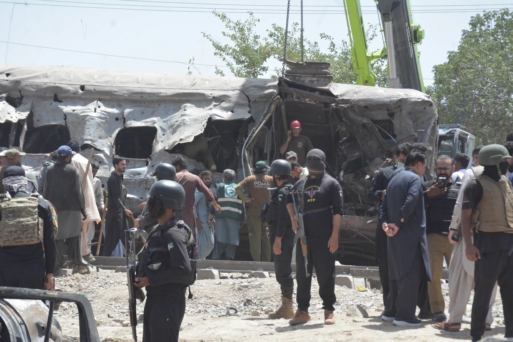 Pakistan'da demir yolu yakınında meydana gelen patlamada 20 kişi yaralandı