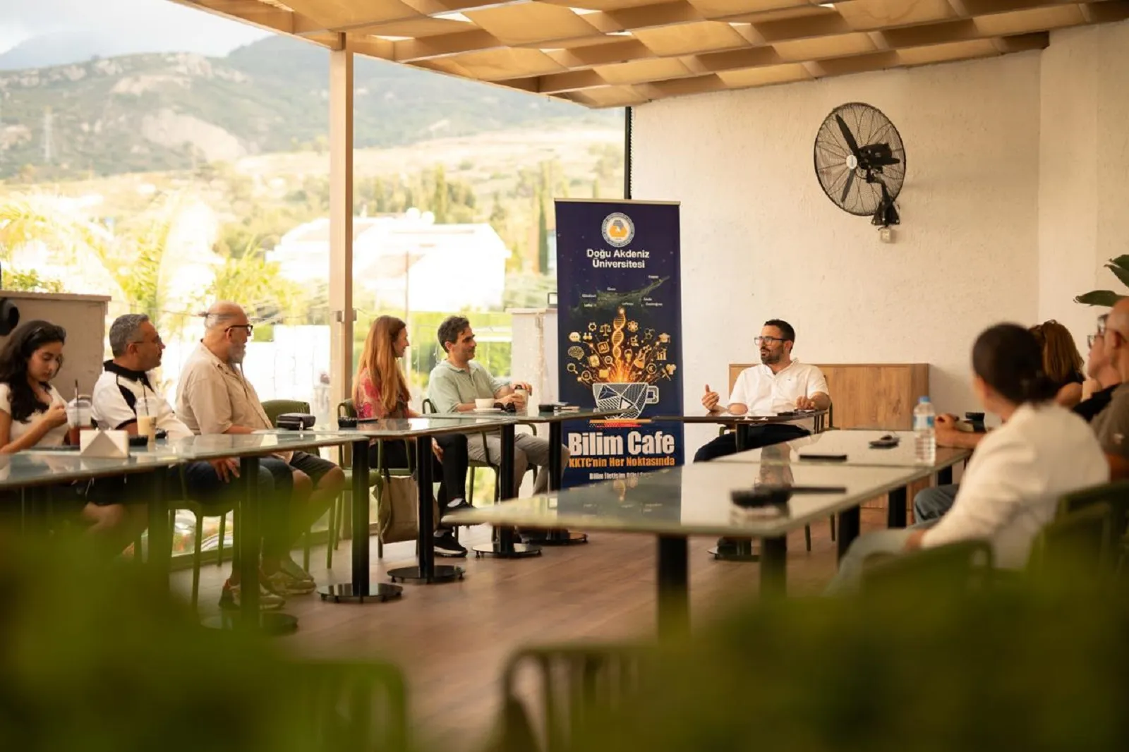 DAÜ İletişim Ofisi Girne'de kripto paralarla ilgili söyleşi düzenledi