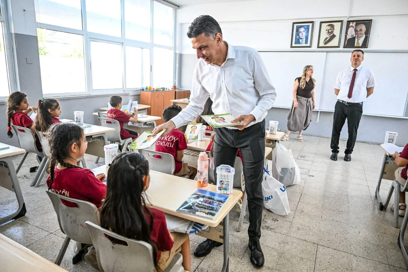 “Karlina’nın Hikayesi” öğrencilere karne hediyesi olarak dağıtıldı
