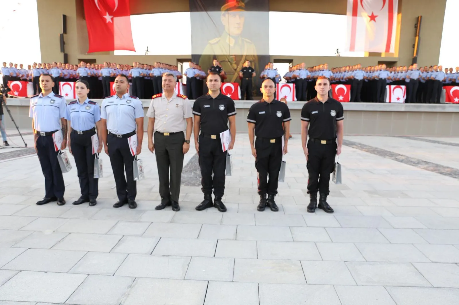 Polis ve İtfaiye Temel Eğitimi Yemin ve Mezuniyet Töreni yapıldı