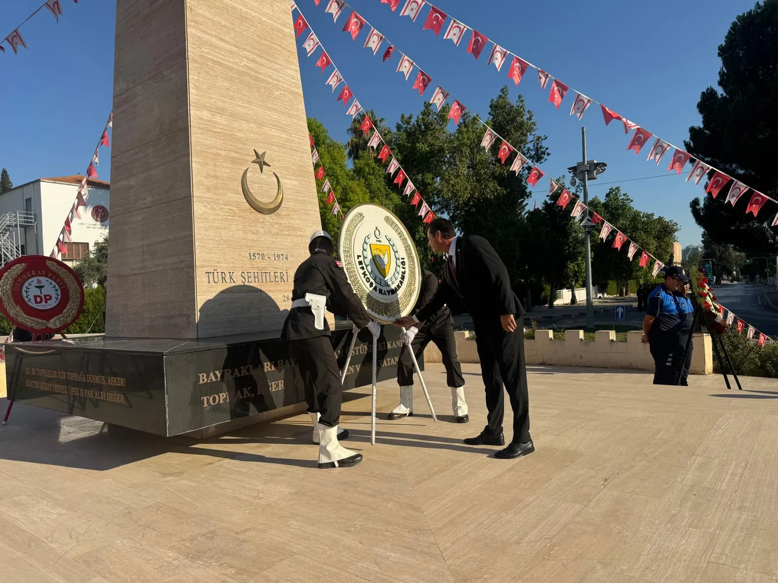 20 Temmuz Barış Harekatı'nın 52'nci yıl dönümü... Lefkoşa'daki ilk tören Şehitler Anıtı önünde düzenlendi