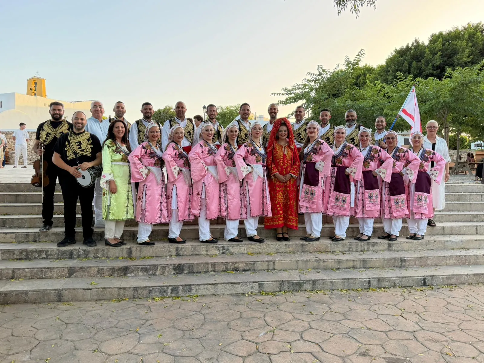 Akademi Sanat Derneği Halk Dansları Topluluğu, İbiza’da festivale katıldı