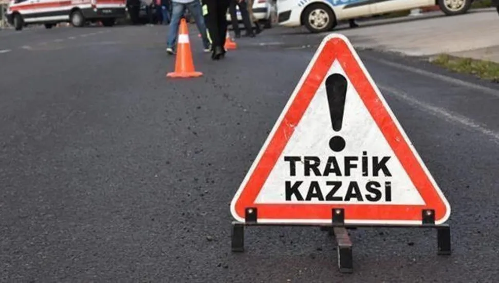 Alkollü sürücü mağazaya çarptı
