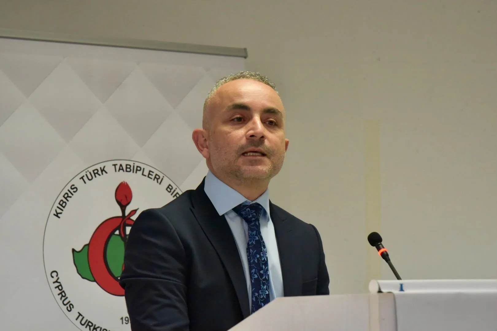 Dünya Tabipler Birliği Başkanı Kitulu güçlü ulusal tabip birliklerine her zamankinden daha çok ihtiyaç duyulduğunu söyledi