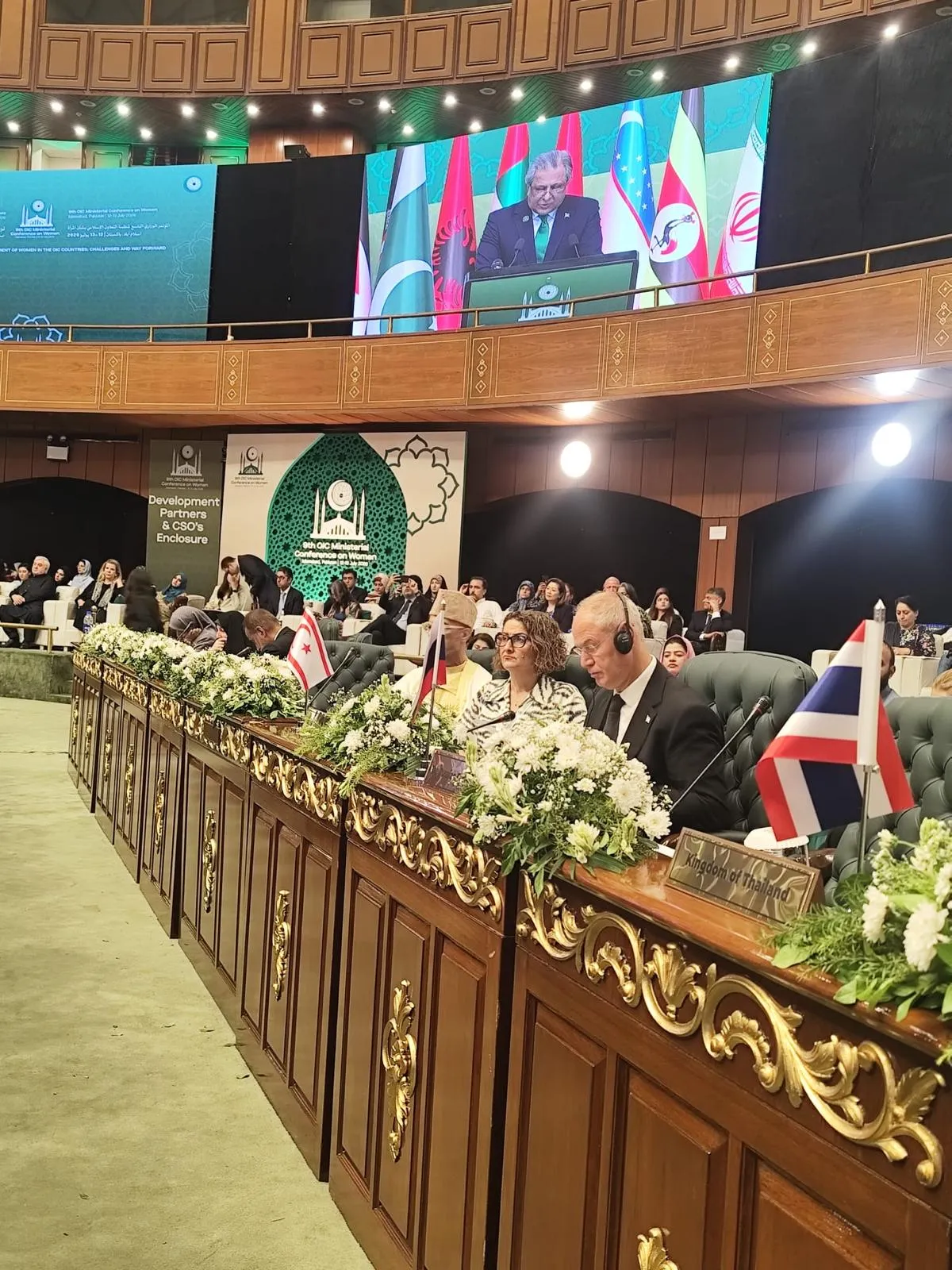 Hasipoğlu, Pakistan'daki Bakanlar Konferansı'nda konuştu: "Kıbrıs Türk kadını ülkenin kalkınmasına yön verdi"