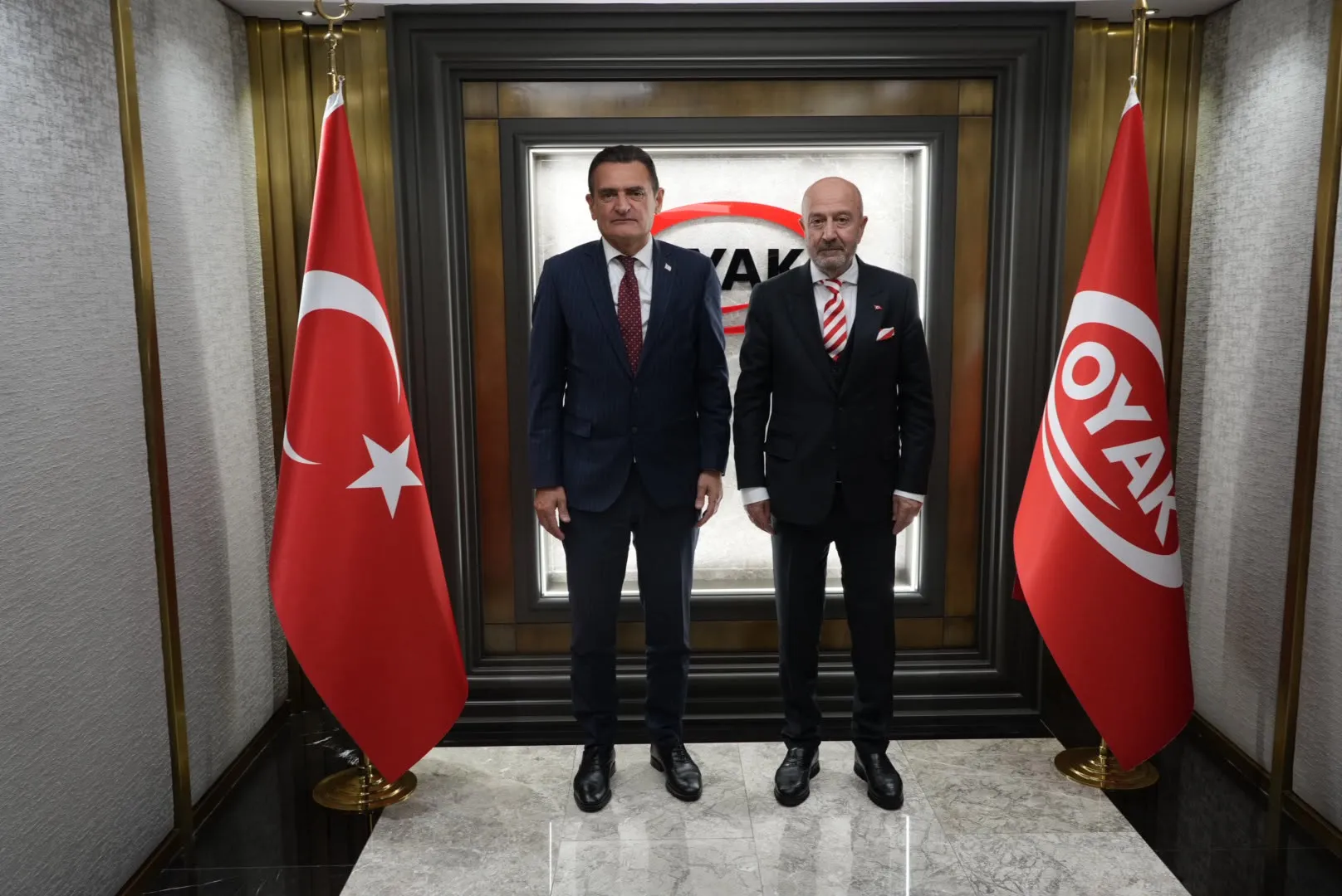 İçişleri Bakanı Oğuz, Ankara’da Emekli Korgeneral Zekai Aksakallı'yı ziyaret etti