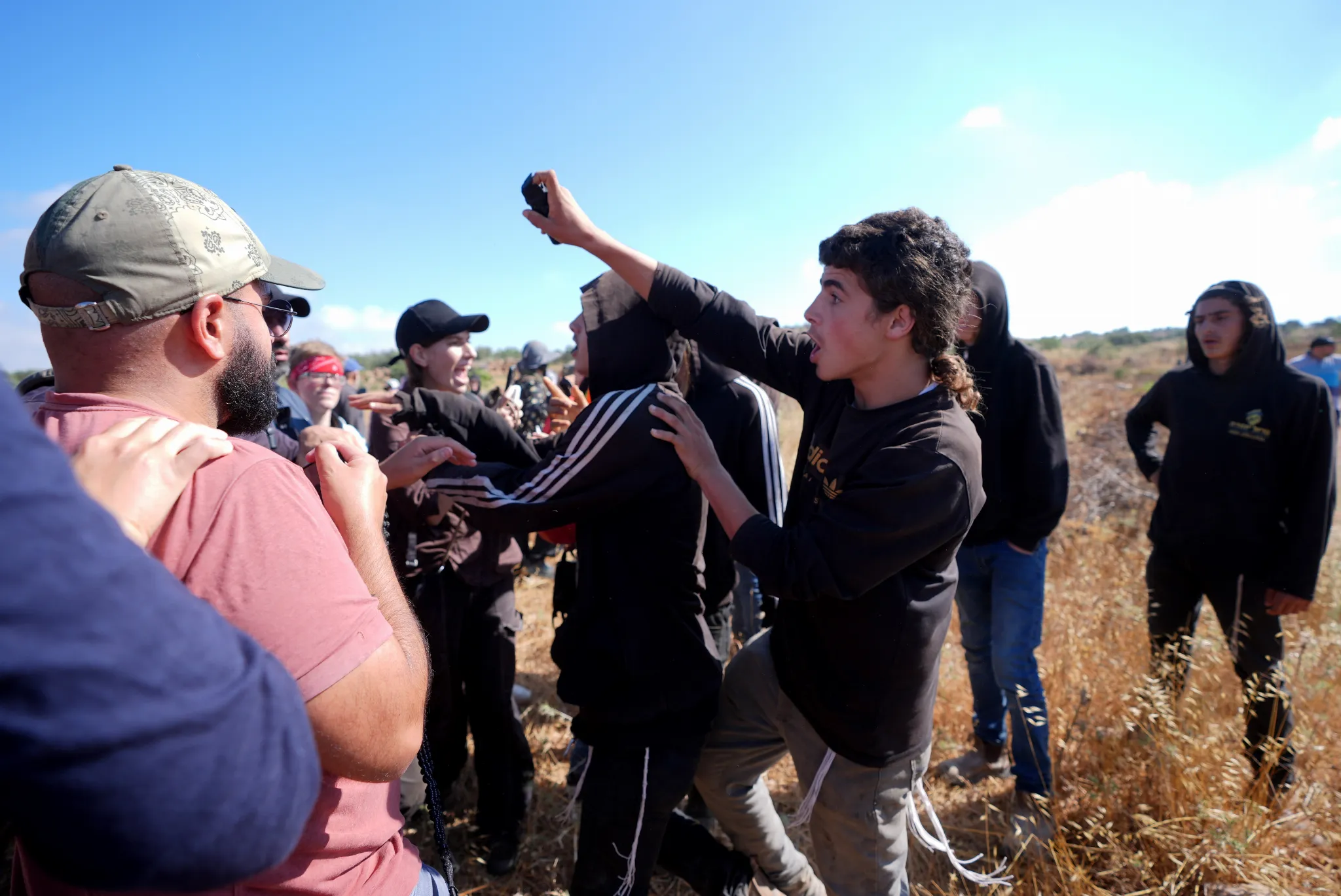 İsrail askerleri Batı Şeria’da toprak gasbını protesto eden Filistinlilere ateş açtı, çok sayıda kişi yaralandı