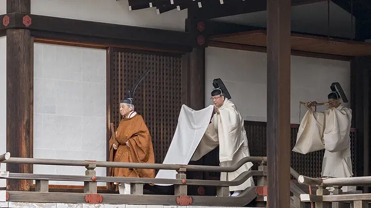 Japon İmparatorluk Ailesi, giderek derinleşen bir krizle karşı karşıya