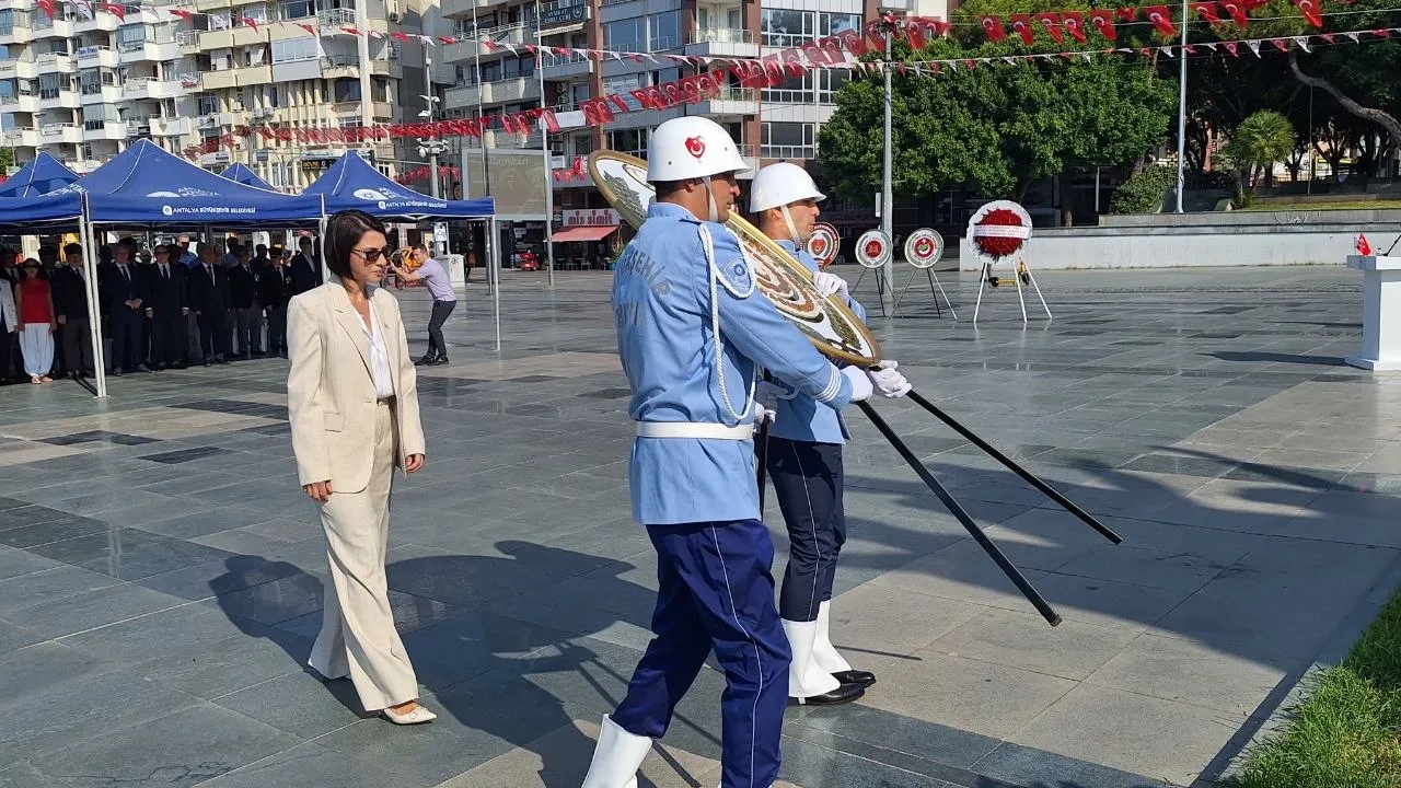 KKTC'nin Barış ve Özgürlük Bayramı Antalya'da törenle kutlandı