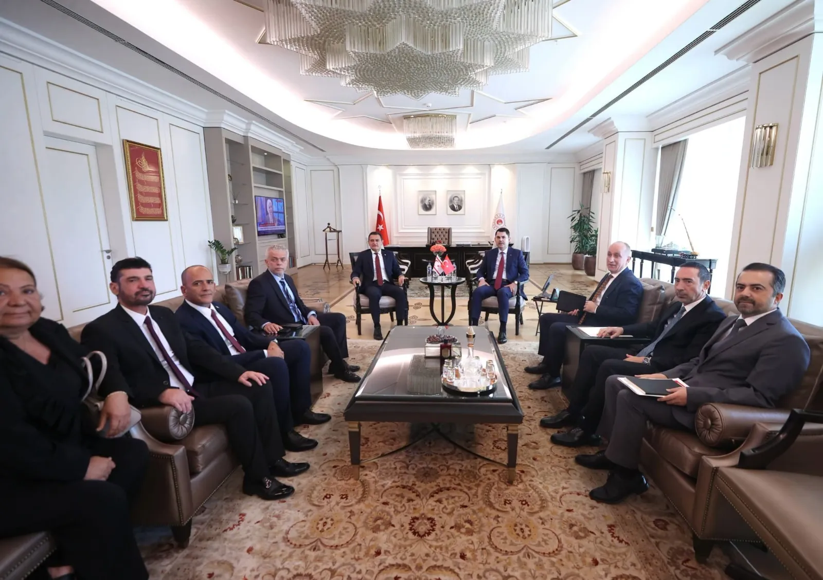 Oğuz, Çevre ve Şehircilik Bakanı Kurum'la görüştü