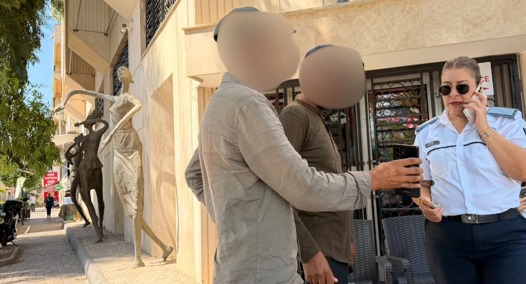 Üç ilçede eş zamanlı göç denetimi...Üç kişi hakkında sınır dışı işlemi başlatıldı