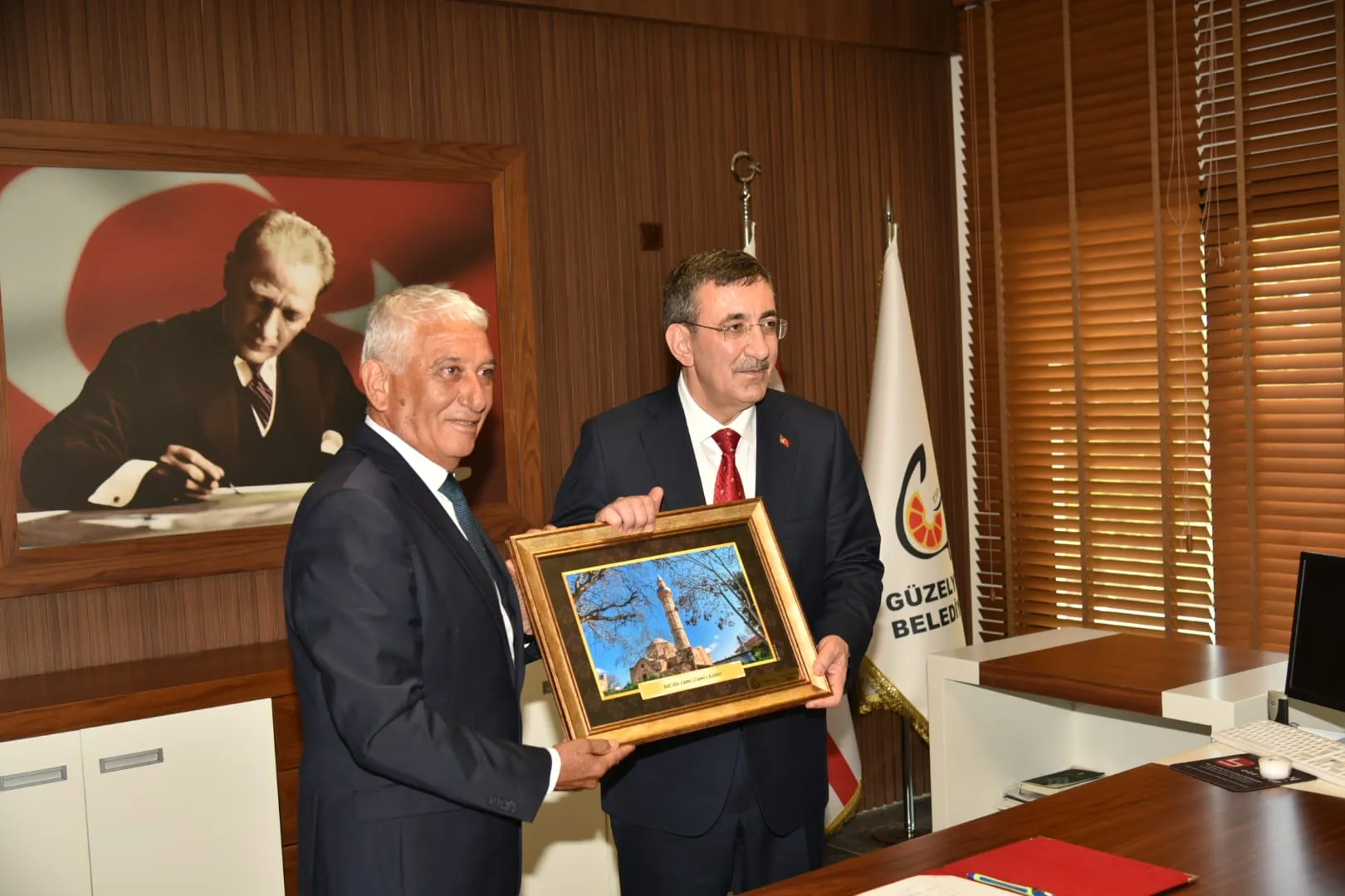 Yılmaz, Güzelyurt Belediyesi yeni merkez binasını ziyaret etti