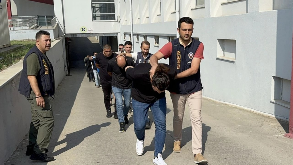 Adana merkezli yasa dışı bahis operasyonunda yakalanan 83 zanlı tutuklandı