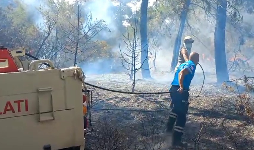 Sivil Savunma Teşkilatı ekipleri yangının söndürülmesi için seferber oldu